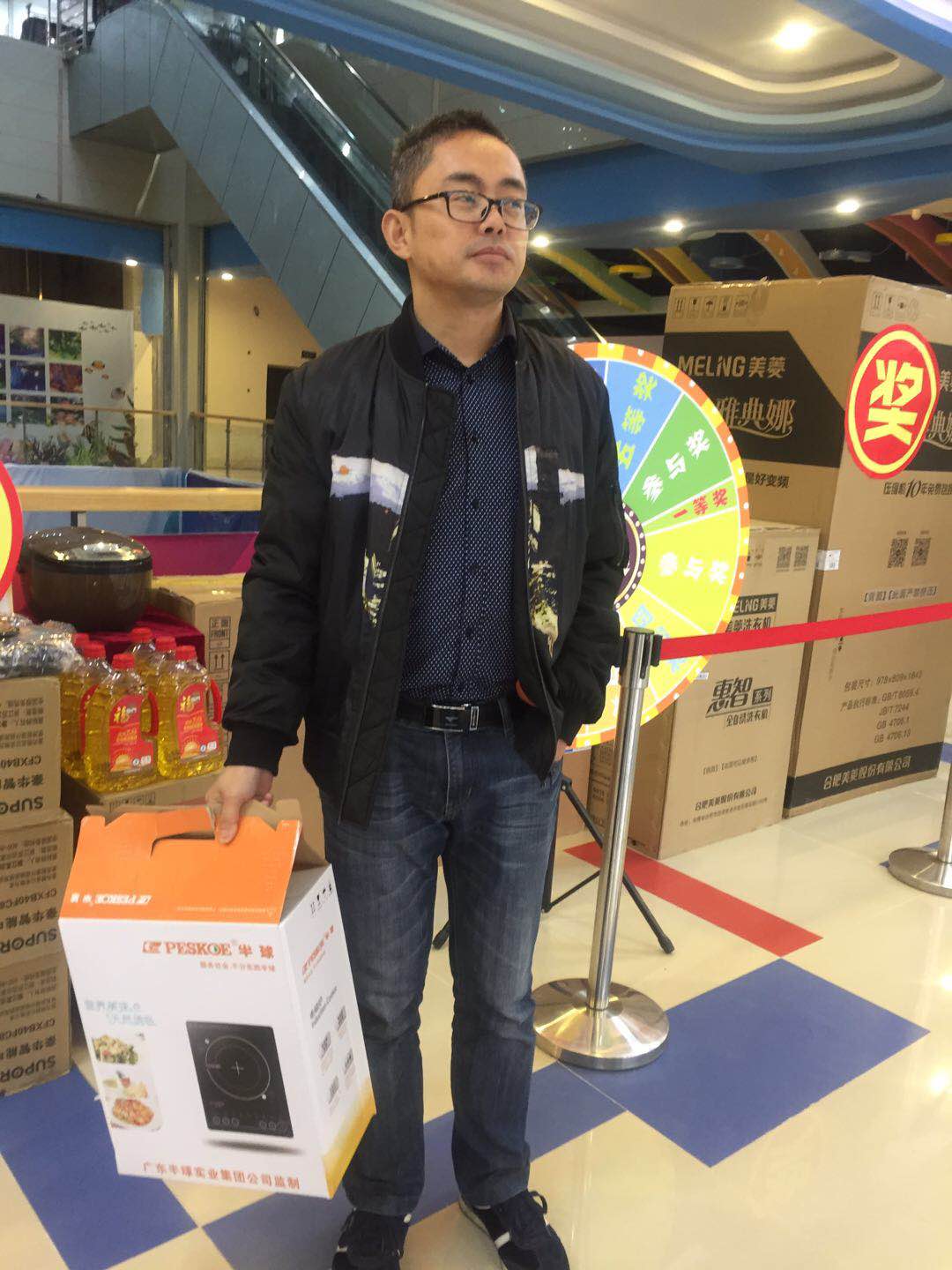 听说到这里买衣服,就有机会赢取价值20000元的家电大礼包!