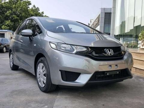 跻身“神车”行列，价格亲民油耗少，性能不输大众POLO