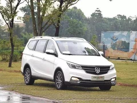 上市三年销量破百万辆 后多连杆独立悬挂 2+2+3座椅布局 仅9万起