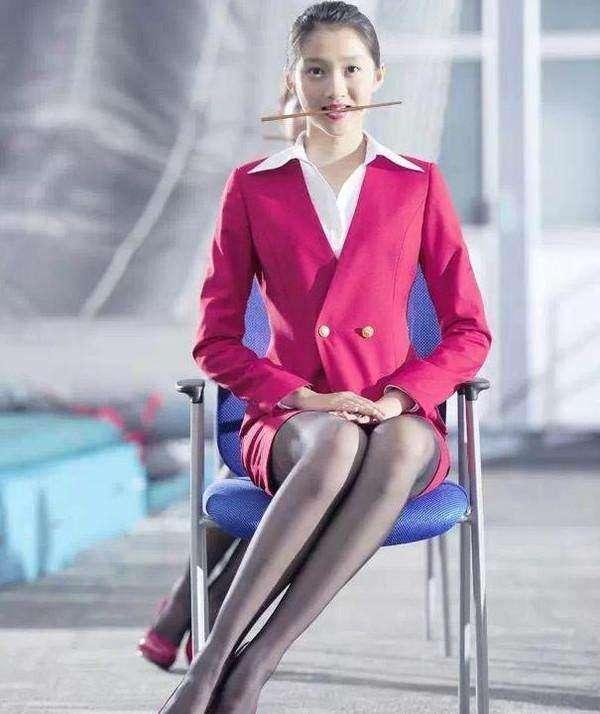 关晓彤的腿能到鹿晗的腰，这双玉腿可是让男星们闻风丧胆，好长!