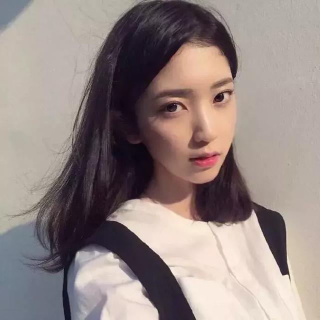 想知道头发比较服帖是拉直, 软化, 还是烫合适, 不想扎马尾了?