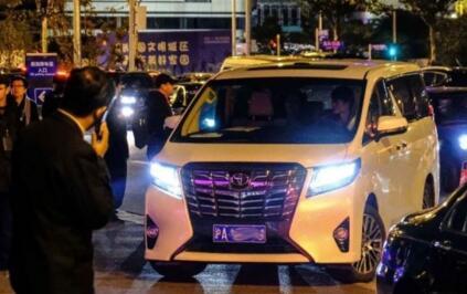 探秘土豪都开什么车去看上海维密秀