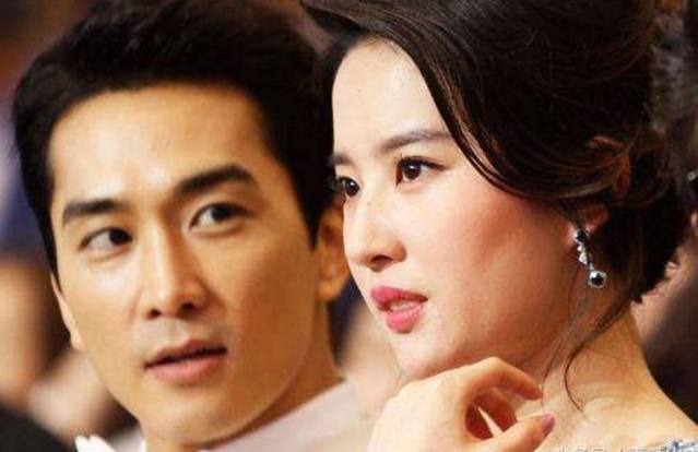 刘亦菲和宋承宪的甜蜜瞬间,韩国欧巴这眼神太宠溺了!