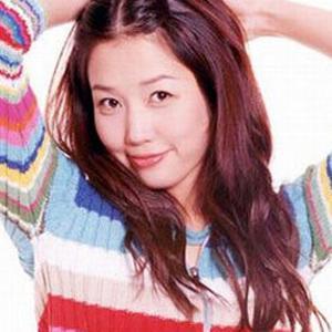 遭到高晓松与汪峰的两次抛弃，而患上抑郁选择上吊自杀，年仅27岁