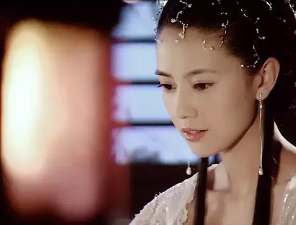 偶然看到《秦王李世民》里高圆圆的剧照,发现比周芷若美多了