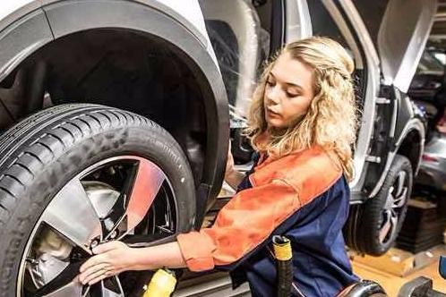 沃尔沃买了363个机器人，只为生产这款车