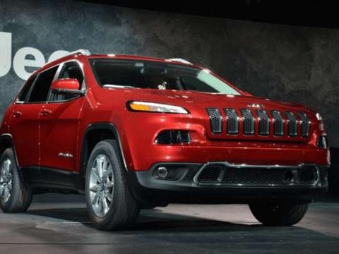 四驱和9速变速箱很给力内饰却一般 Jeep自由光到底怎么样？