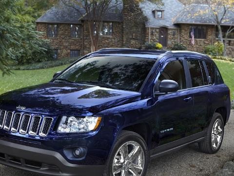 新一代Jeep指南者搭载了1.4T涡轮增压发动机，比欧蓝德还硬派