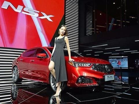 车长超5米，奔驰看到它内饰都发慌，发动机狂揍奥迪A6L