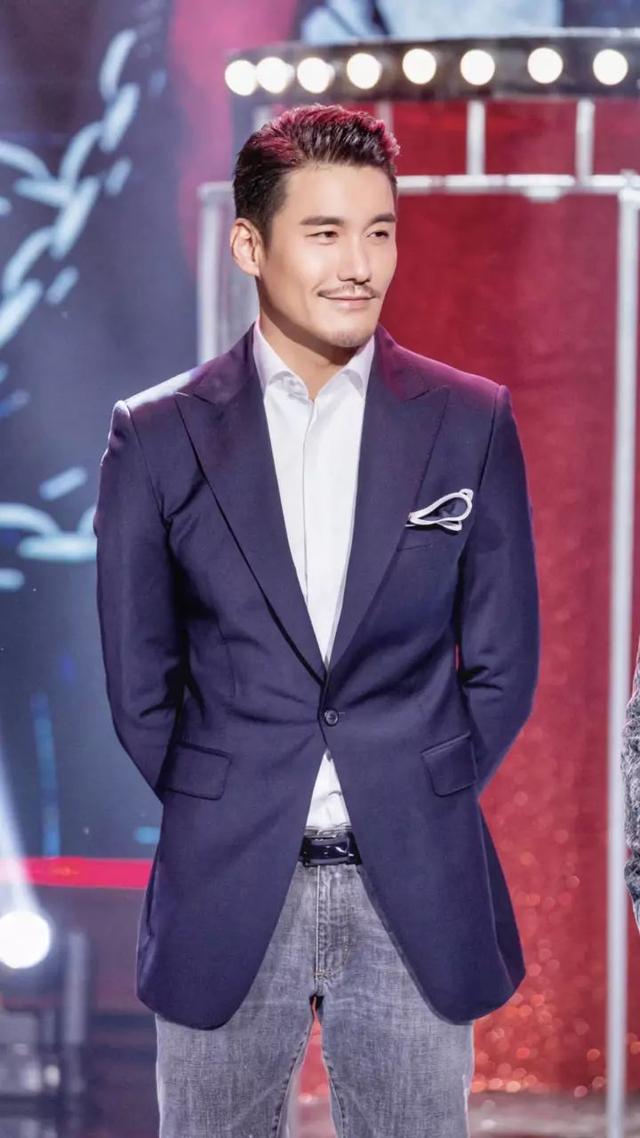 《猎场》剧组齐亮相,胡兵气场碾压胡歌?