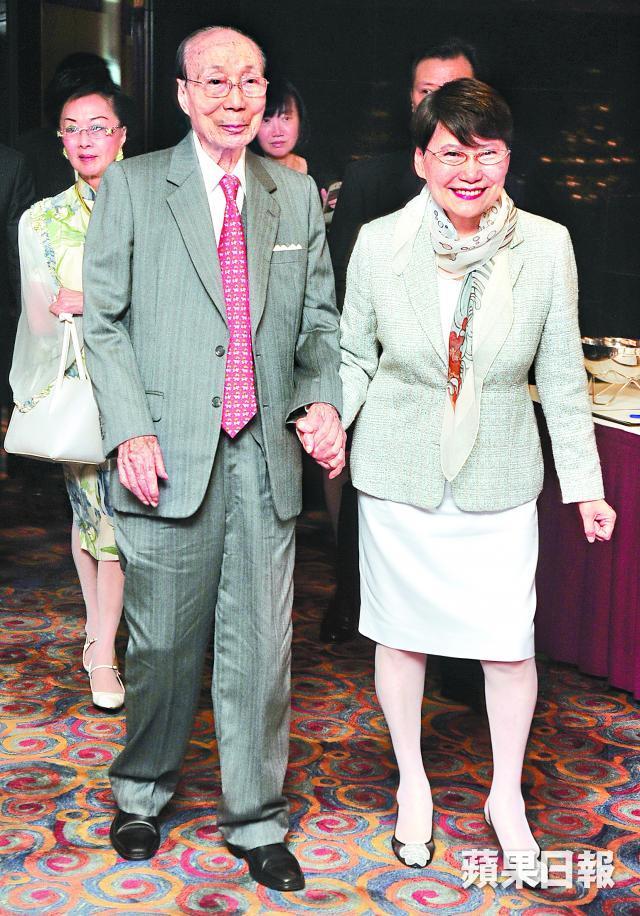 年少家贫,自修演唱出道,45年爱情长跑嫁给邵逸夫,性格