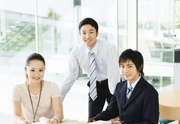 汽车销售赚钱吗？应届毕业大学生去干销售值不值得