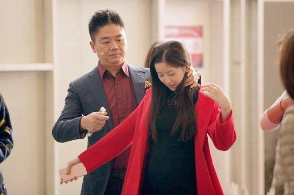 坐拥百亿集团总裁之女章泽天，为何选择嫁给大19岁的刘强东。