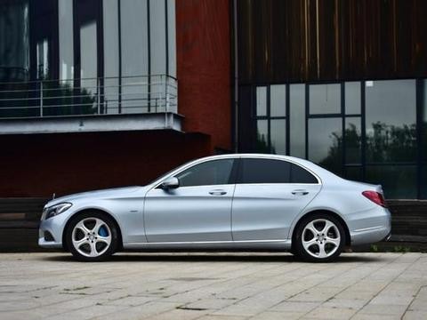 这奔驰豪车自重近2吨，柏林之声+盲区监测，可买的人却很少