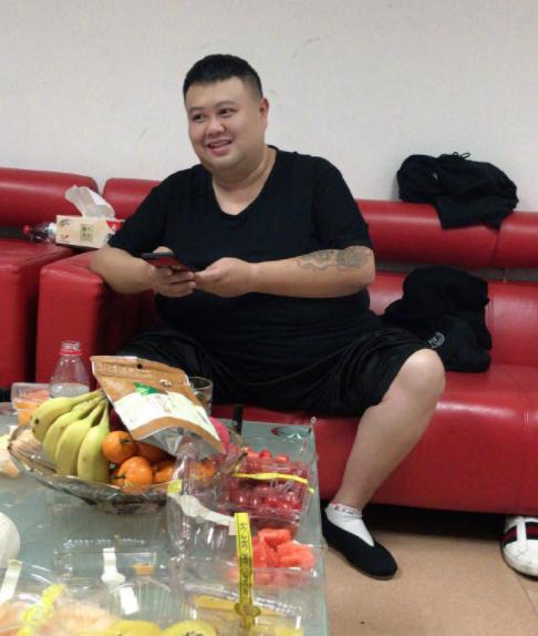 岳云鹏发孙越纹身照吓坏观众，网友:郭德纲身上也有，这很社会!