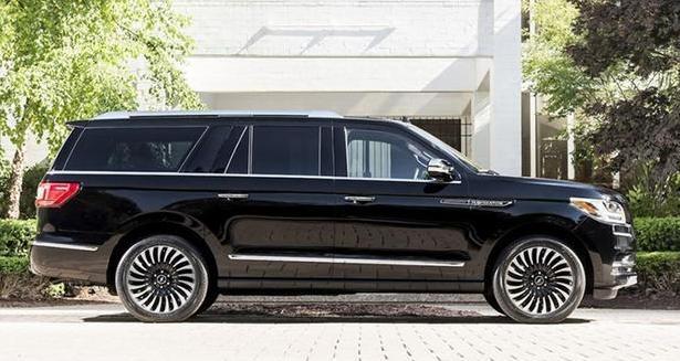 全新林肯领航员实车亮相，外观帅到炸，车长5.3米，奔驰GL看哭了