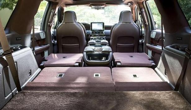 全新林肯领航员实车亮相，外观帅到炸，车长5.3米，奔驰GL看哭了