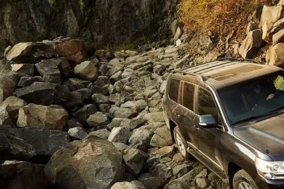 17款酷路泽5700 王者风范不愧为陆地巡洋舰