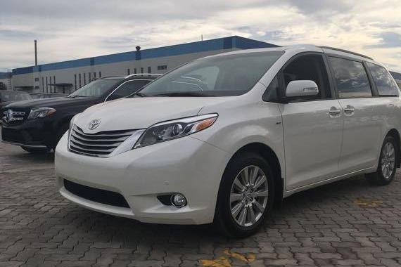 17款丰田塞纳 舒适霸气堪称陆地头等舱