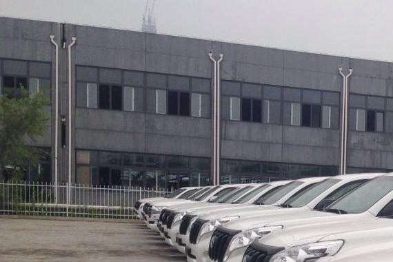 17款丰田霸道2700驰骋天涯的猛士带上你的爱人勇闯天涯