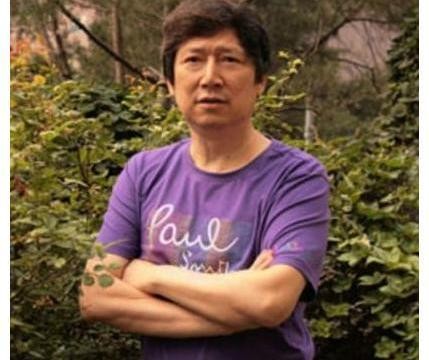 国内第一辆劳斯莱斯的车主是他，只做慈善疯狂捐钱却从不赚钱