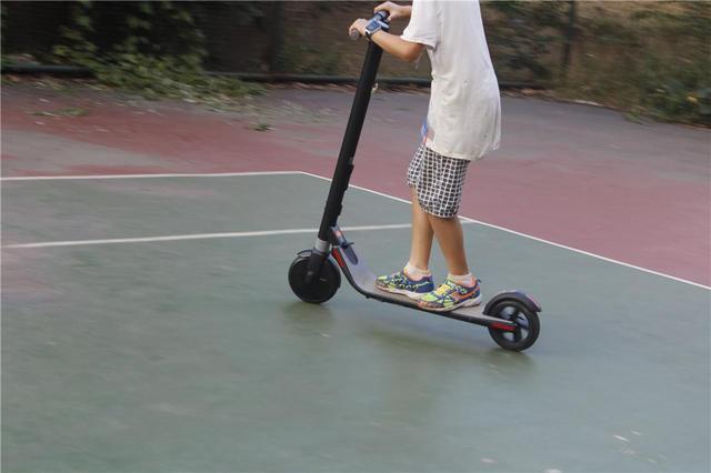 小米代步神器,一键折叠售价1999元的迷你电动