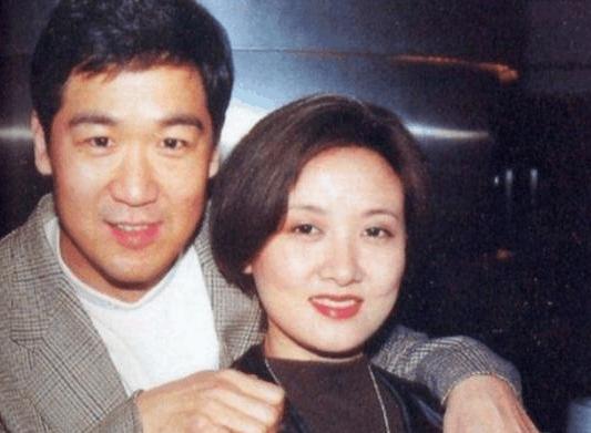 傅彪走后她扛起债务重担，邓婕借钱给她做生意，如今火遍全国