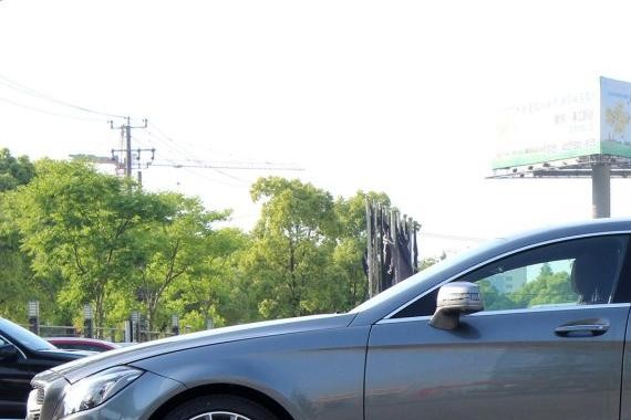 进口轿跑，3.0T配四驱，5秒破百，无框电吸门，卖55万完虐宝马5