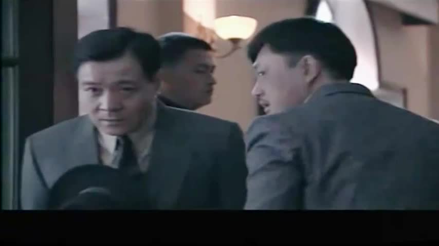 冯敬尧的货被自己手下阿炳做了手脚，心里很不痛快，要采取措施了