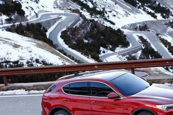 国人嫌它长的丑，却不知发动机源自法拉利，是目前量产最快SUV