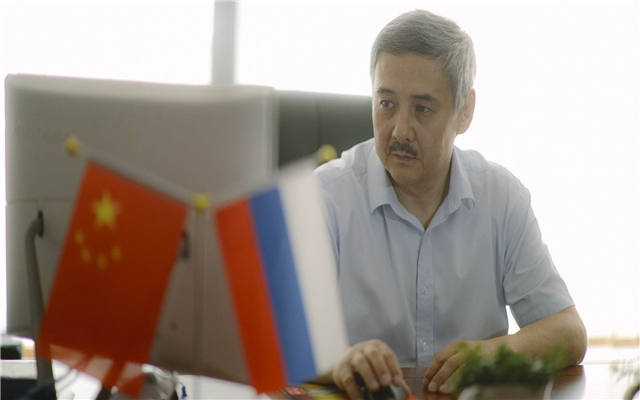 这个俄罗斯人签证时身份是中国国家主席的孙子