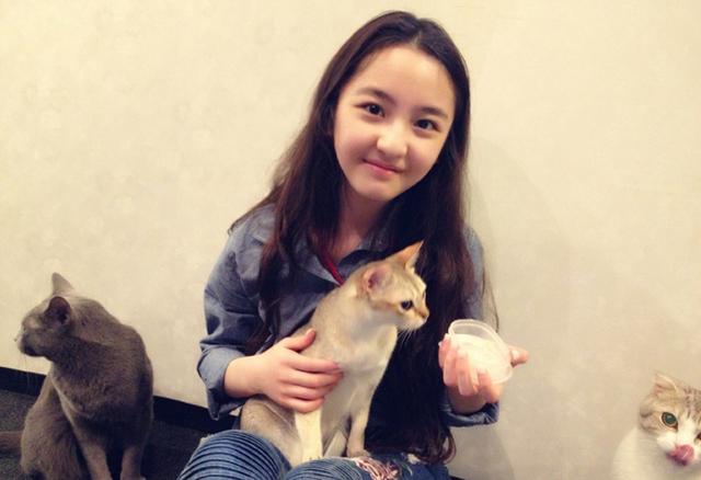 张木易miki婚纱照 从师生变成恋人并承若16岁嫁予对方