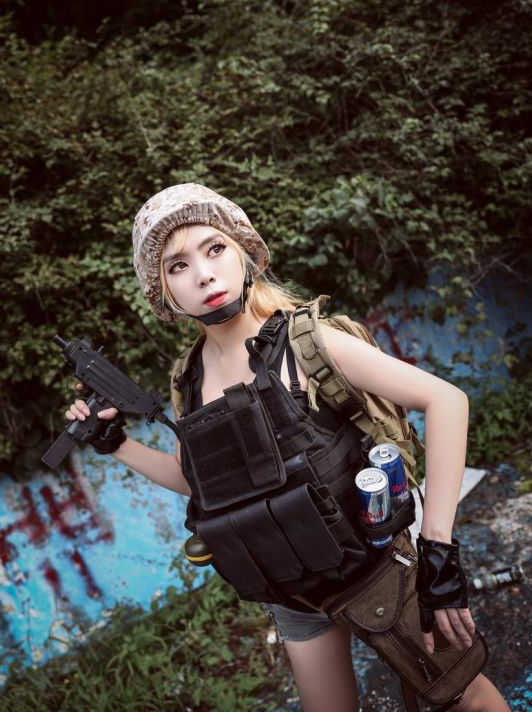 美女cos绝地求生实力,cosplay男装大佬 韩国小姐姐《绝地求生》cos,白皙长腿分外诱人