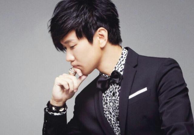 林俊杰(jj lin),1981年3月27日出生于新加坡,华语流行乐坛男歌手,词曲