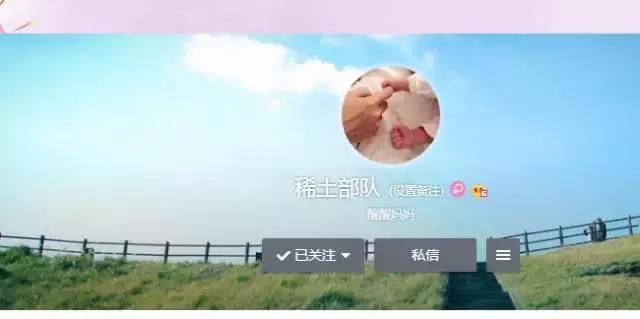 看了章子怡的项链和微博简介，就知道她有多爱女儿和汪峰了