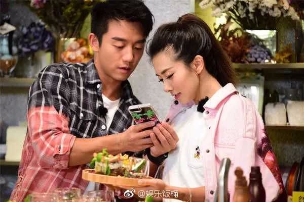 郑恺和女朋友程晓玥分手，为什么大家都说郑恺以前并不爱她