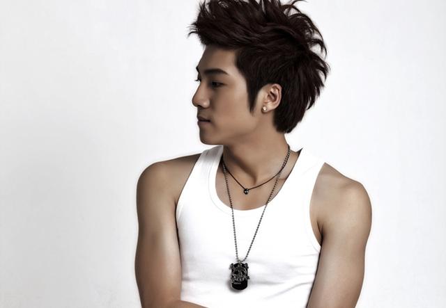 张木易miki婚纱照 从师生变成恋人并承若16岁嫁予对方