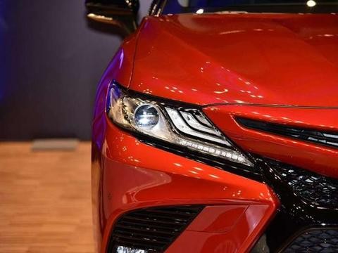 凯美瑞颜值爆表，大众帕萨特慌了