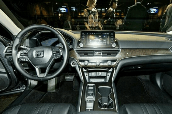 全新雅阁正式登场，2.0T+10AT动力组合，售17万把迈腾愁坏了