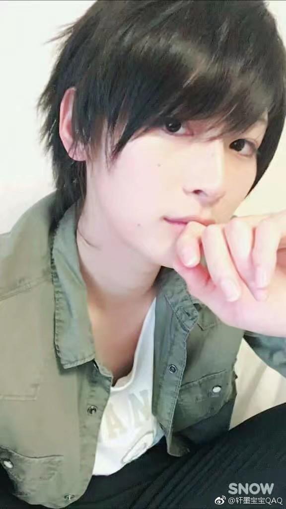 国服第一伪娘轩墨宝宝不穿女装秀男装 网友:我