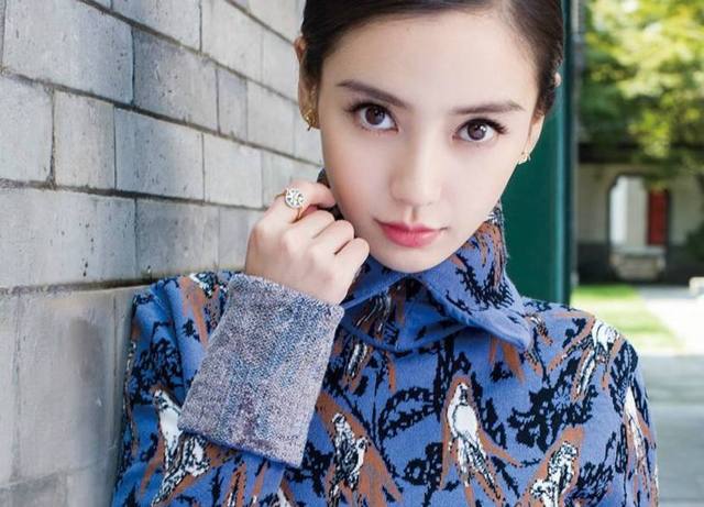 杨颖和黄晓明年收入惊人!薪资都归黄妈妈管账