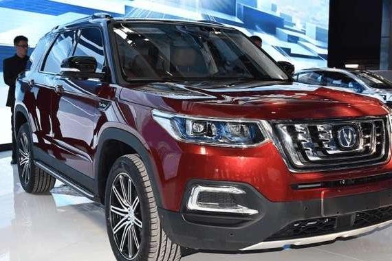 这款国产SUV, 外观真是太像路虎, 叫板众泰保时捷!