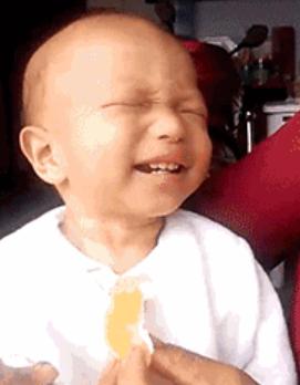 宝宝吃橘子被酸成宋小宝,本尊:喜剧舞台后继有