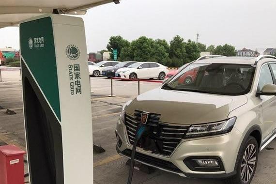 起步不到20万！荣威ERX5挑战传统SUV，开车上下班比乘地铁省钱