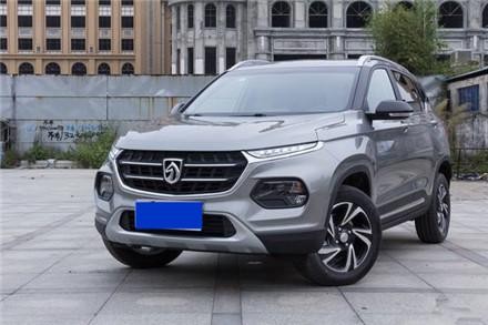 7万宝骏510遭大货车追尾，车主下车一看，大呼：国产车质量可以啊