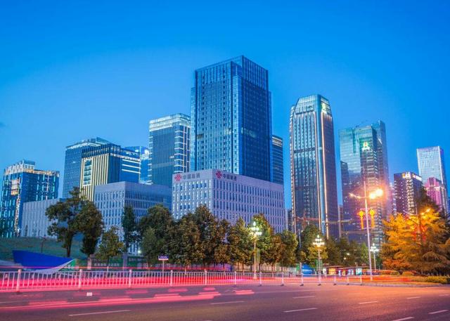 中国这两座省会,一座在倒退,一座在快速发展