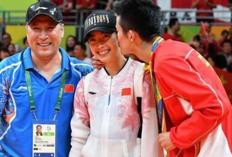 奥运冠军谌龙求婚王适娴成功,网友调侃:千万别学