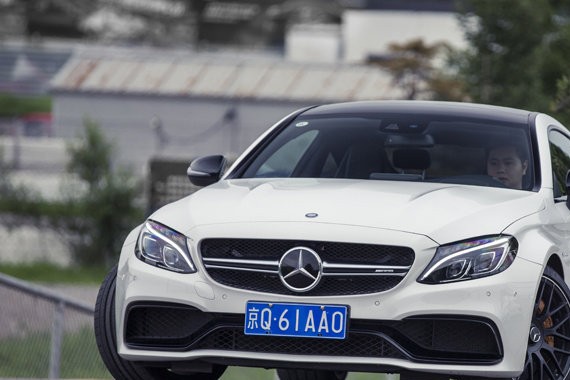 路试评析 | 时尚的贴身保镖 奔驰C63 S COUPE
