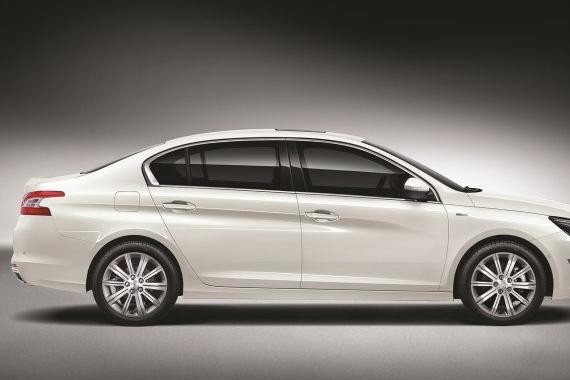 颜值不输思域，比卡罗拉省油，配置比朗逸强，仅10万法系靠它翻身