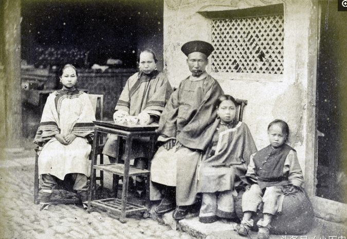 直击: 清朝末年的民间百姓日常生活状态老照片, 富贵人家的阔太太